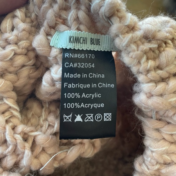 Urban Outfitter’s Winter Hat - Picture 5 of 8